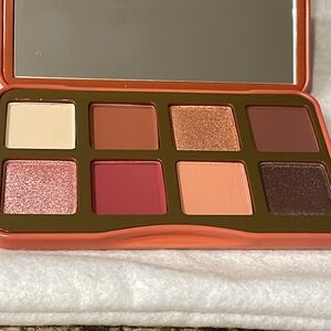 Too Faced Palette Forbidden Fruitcake
Limited Edition Eyeshadow Palette 🍰